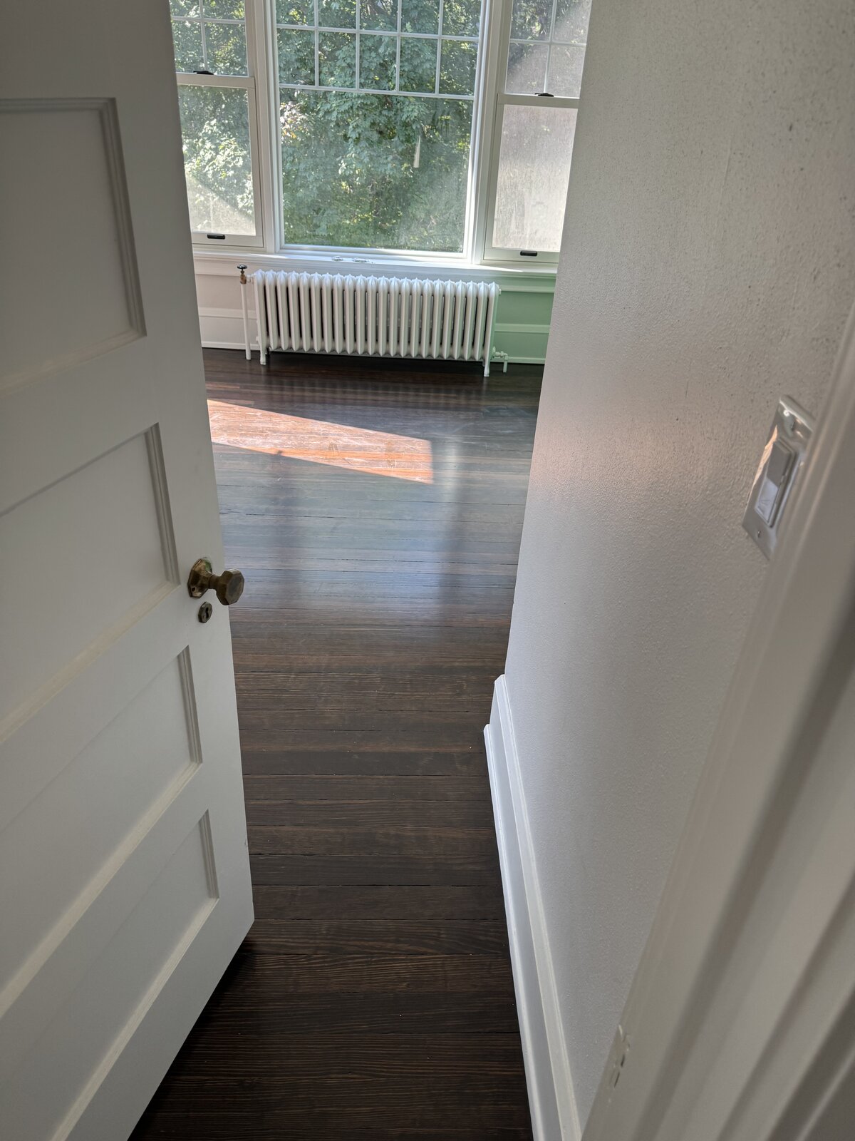 Pristine white oak hardwood floor transition expertly installed by BBJ Hardwood Flooring in a Southeast Wisconsin home